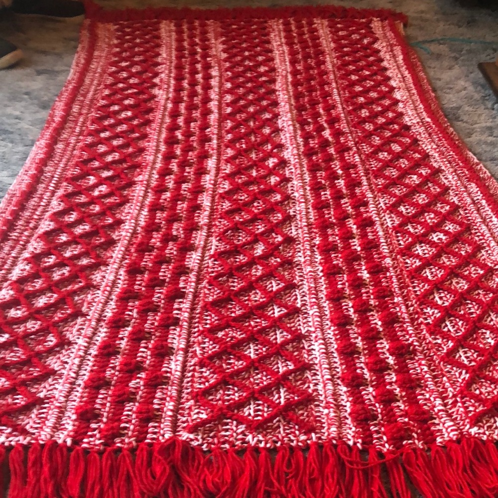 🍒 Cherry Blossom Fisherman Style Afghan w/ Fringe Hand Crocheted in Red & White